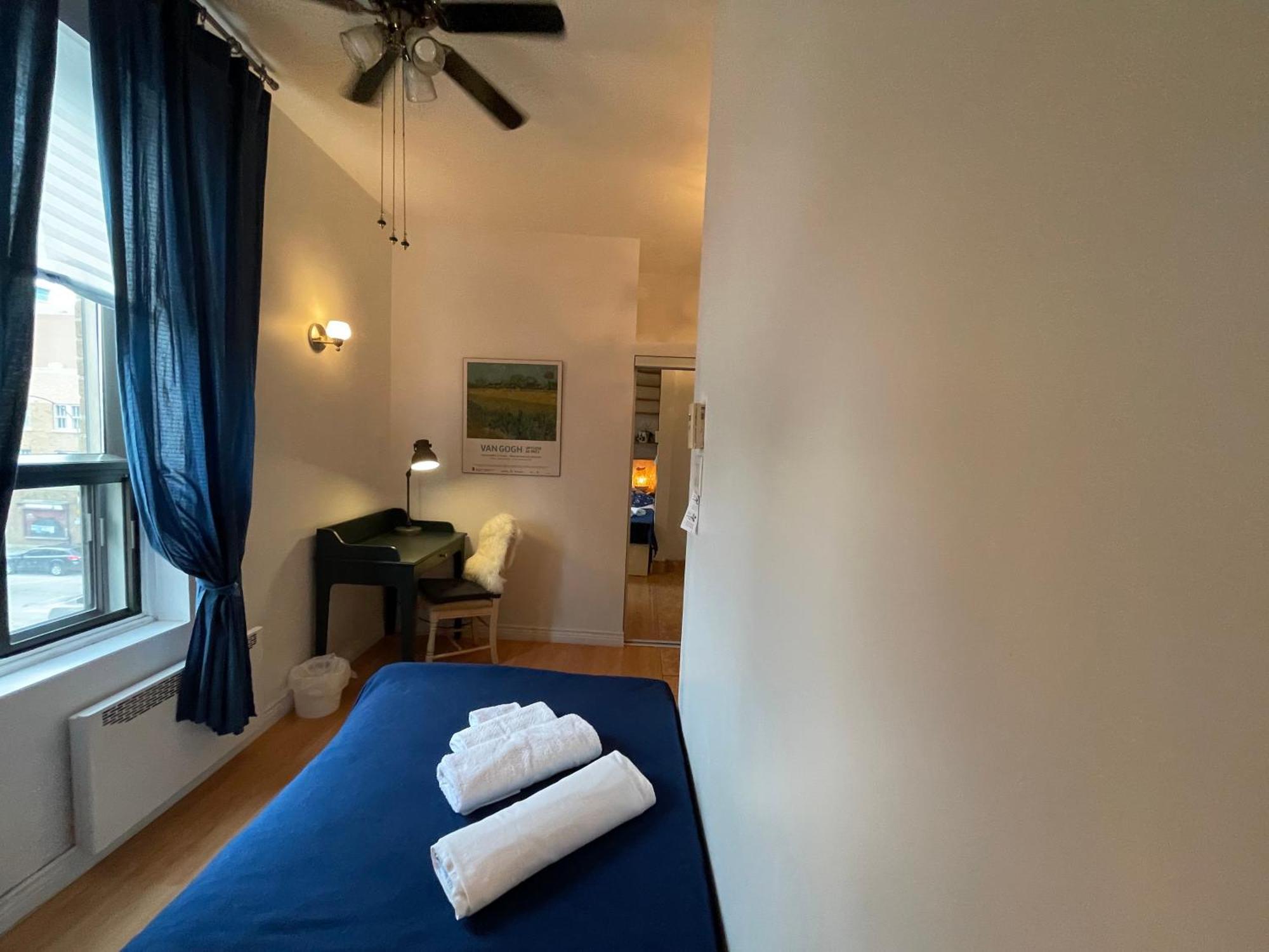 Chambres EL MEDITERRANEO Rooms Montréal Quarto foto
